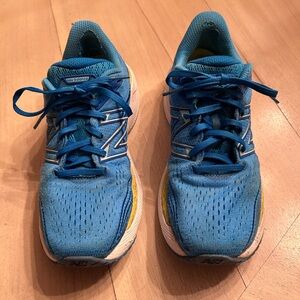 New Balance Freshfoam 860 Blue Athletic Sneakers with Yellow Accents size 8